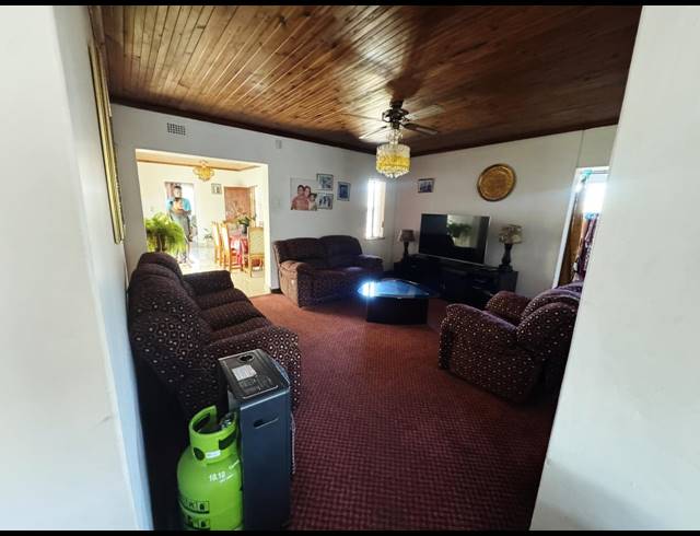 3 BEDROOM FREESTANDING FOR SALE IN LOTUSVILLE